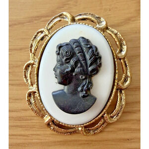 Vintage Black White Cameo Brooch Gold Tone Frame Lady Portrait Pin